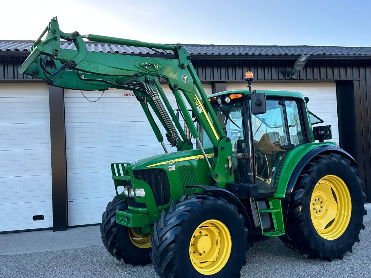 John Deere 6220