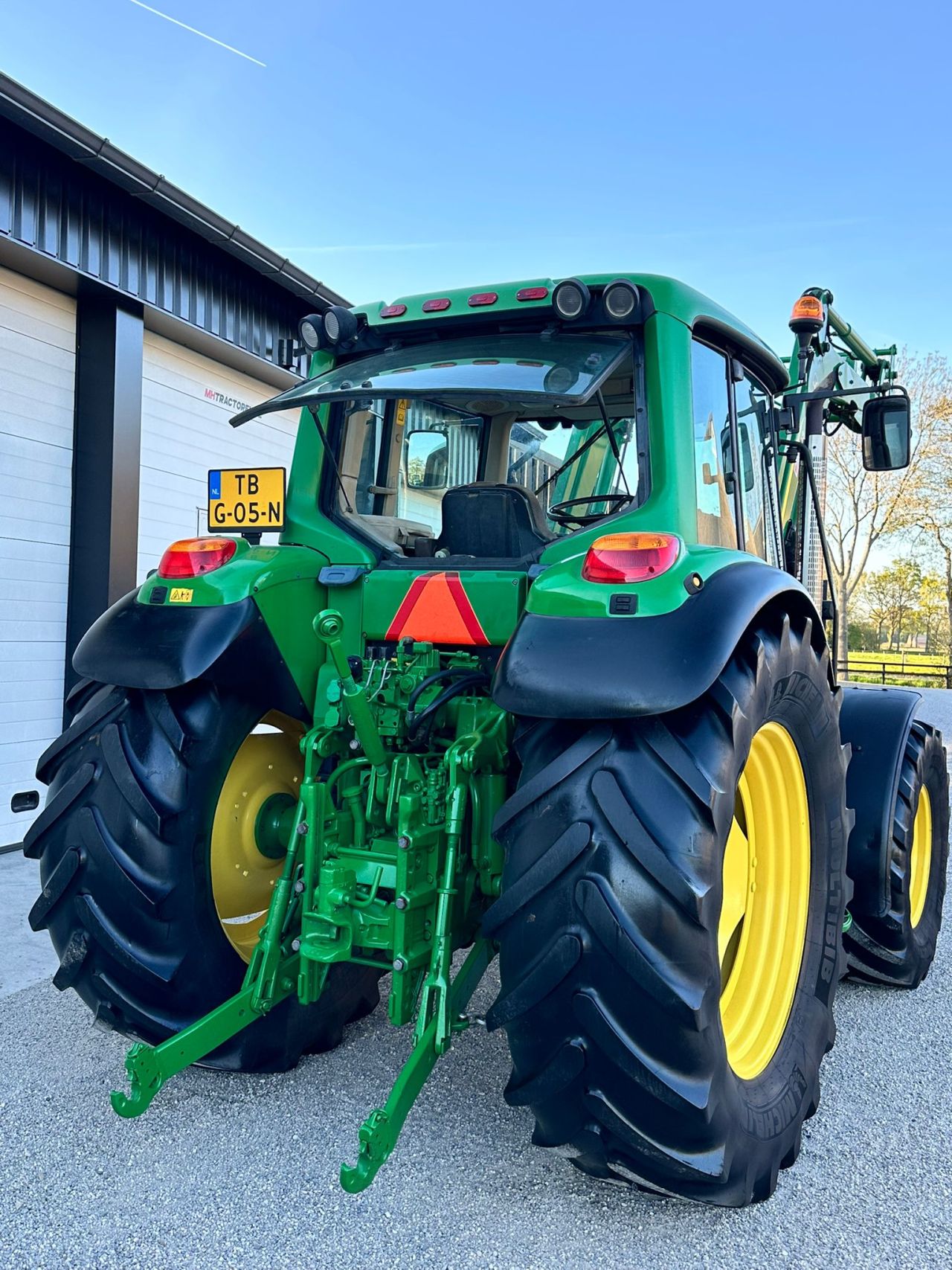 John Deere 6220