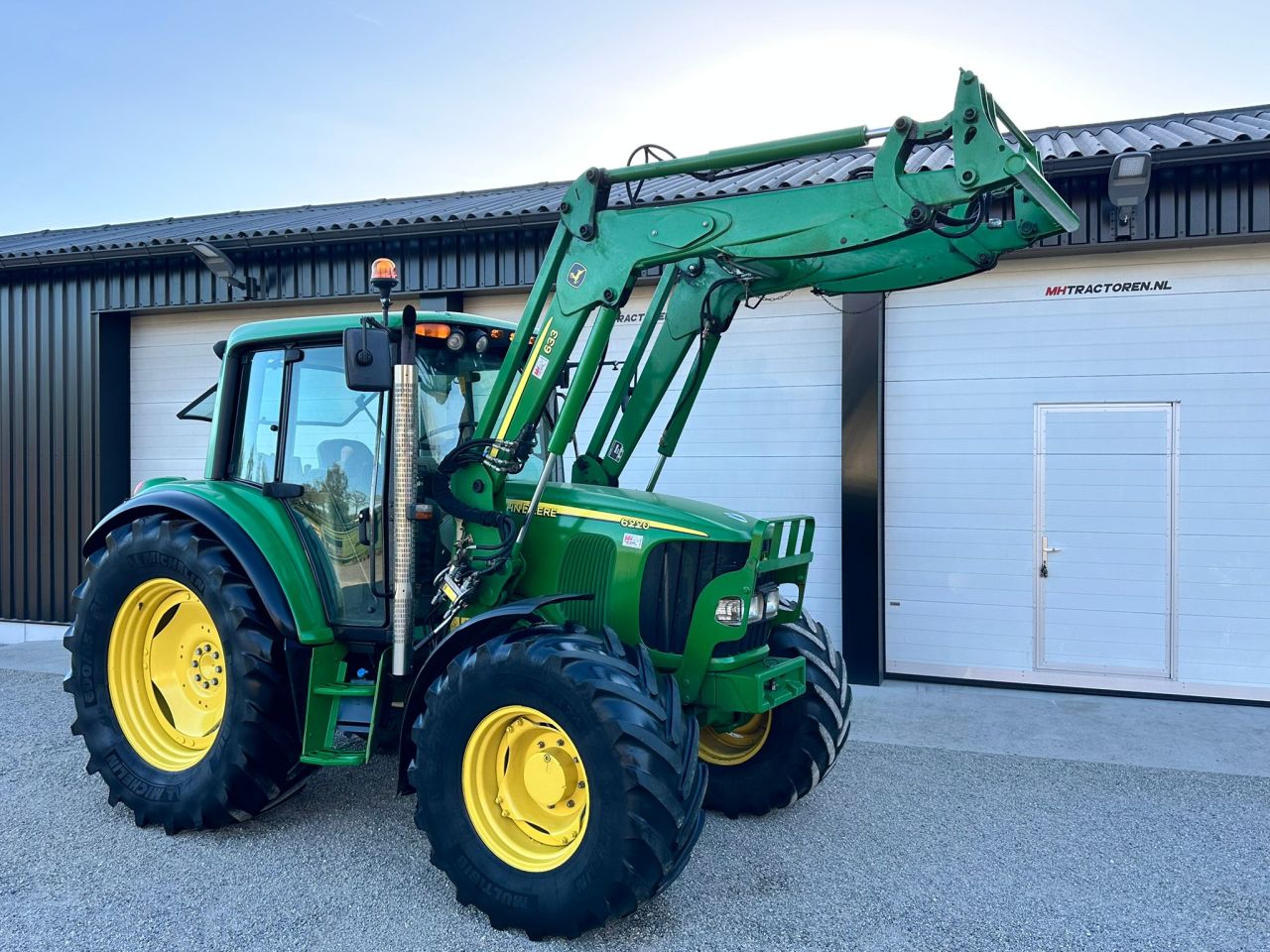 John Deere 6220