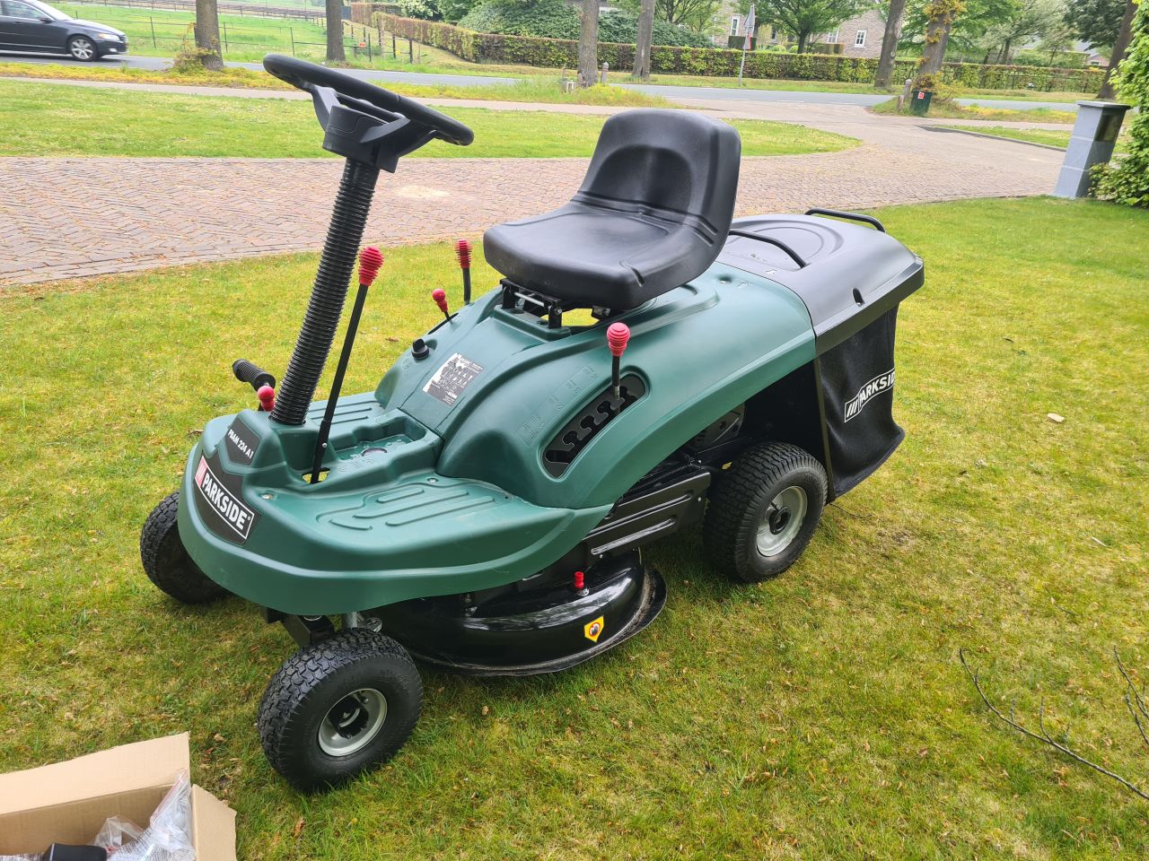 Parkside zitmaaier met opvangbak 2021.