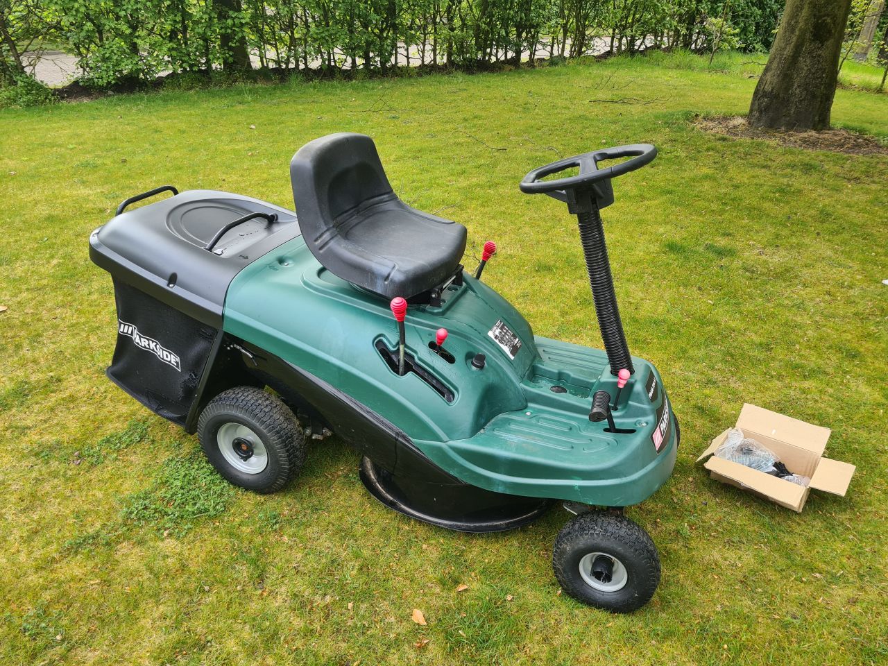 Parkside zitmaaier met opvangbak 2021.