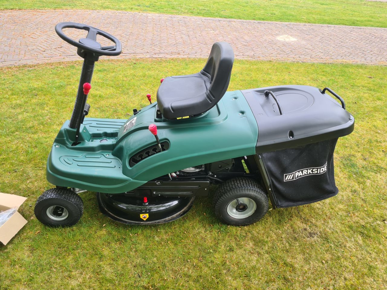 Parkside zitmaaier met opvangbak 2021.