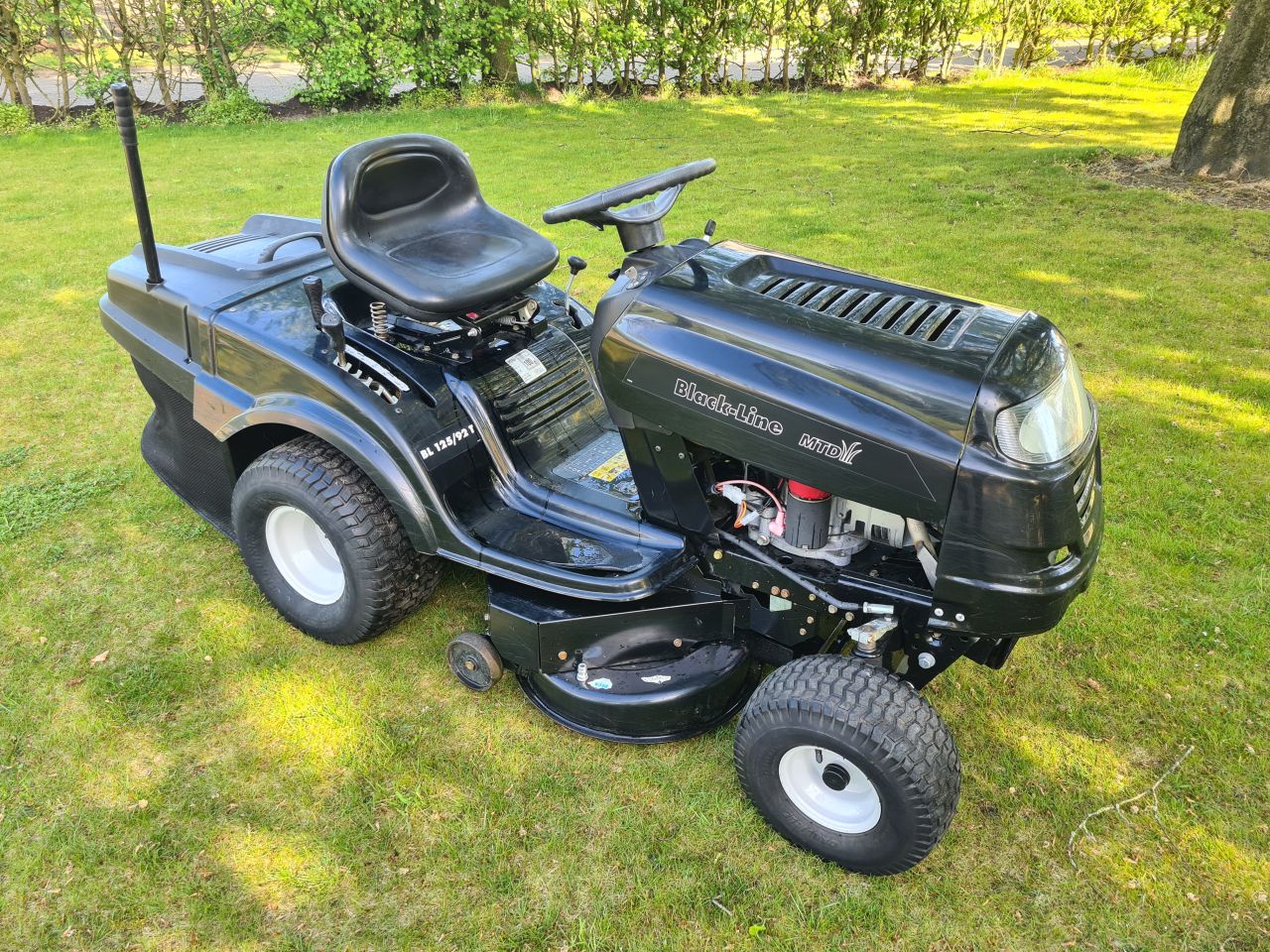 MTD zitmaaier met opvangbak.