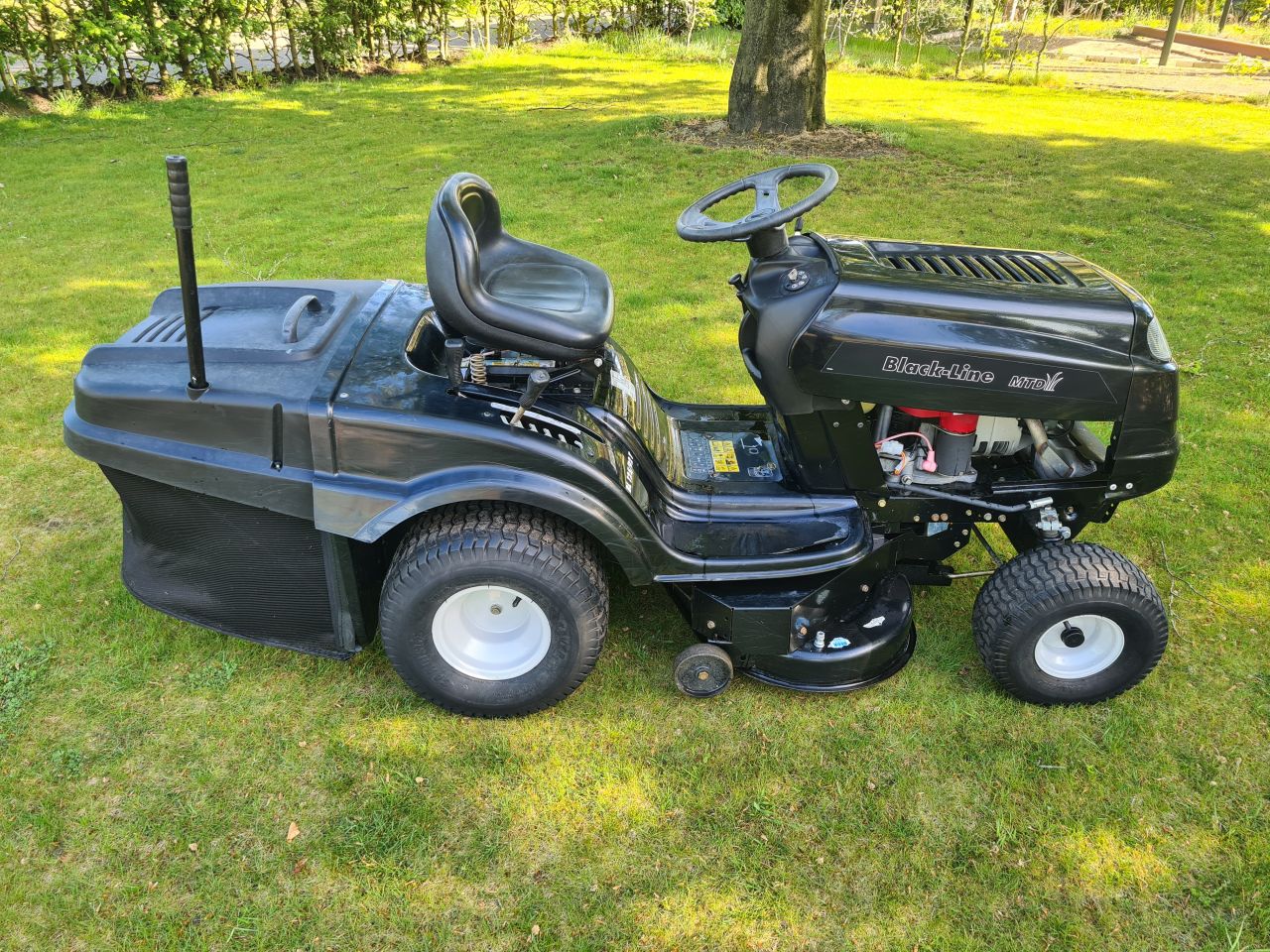 MTD zitmaaier met opvangbak.