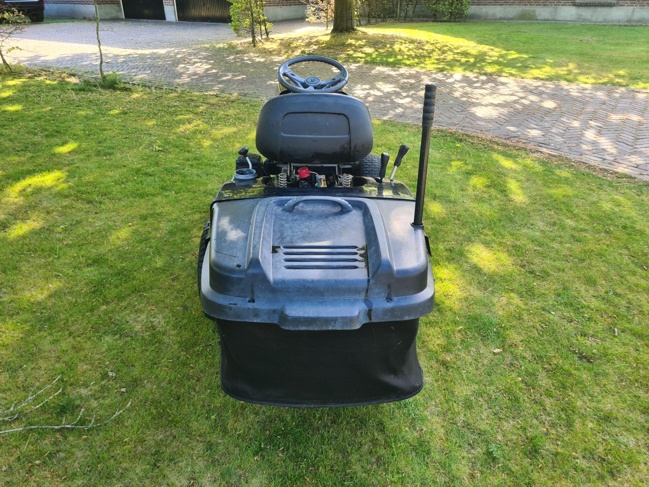 MTD zitmaaier met opvangbak.