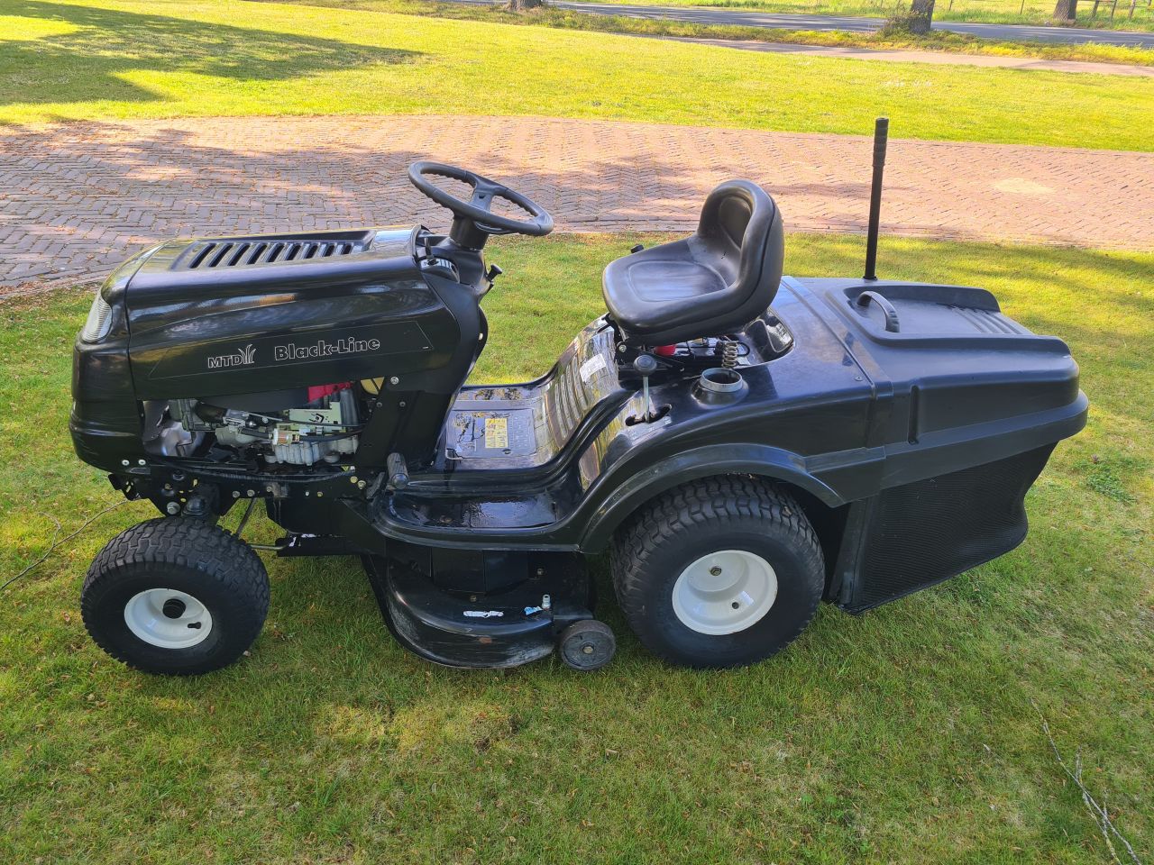 MTD zitmaaier met opvangbak.