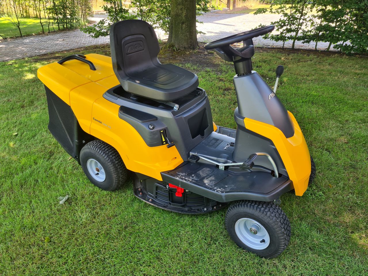 Stiga combi 1066 HQ zitmaaier hydrostaat met opvangbak.