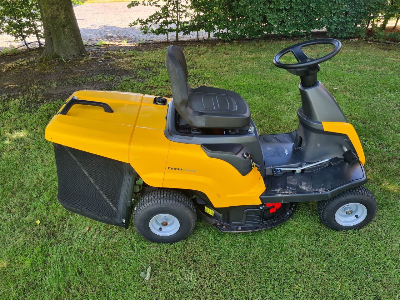 Stiga combi 1066 HQ zitmaaier hydrostaat met opvangbak.