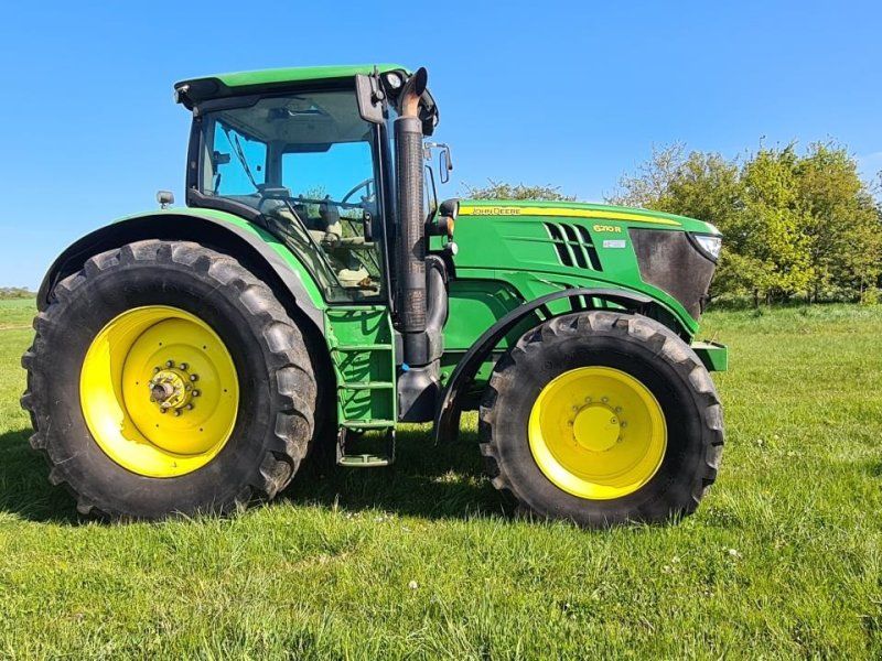 John Deere 6210R
