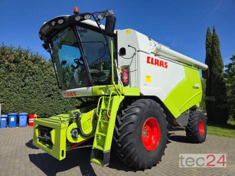 Claas Tucano 430 mit Varioschneidwerk