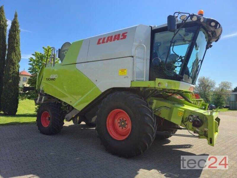 Claas Tucano 430 mit Varioschneidwerk