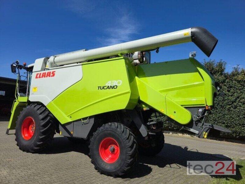 Claas Tucano 430 mit Varioschneidwerk