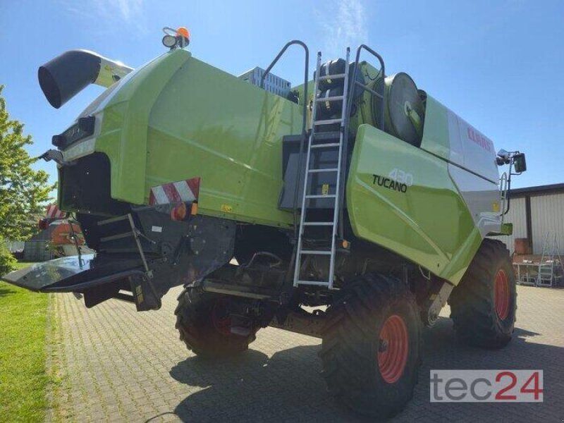 Claas Tucano 430 mit Varioschneidwerk