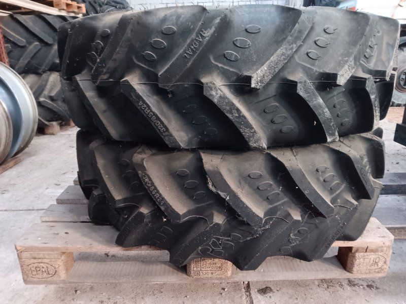 BKT 2 Stück: 320/85R24 mit Fixfelge