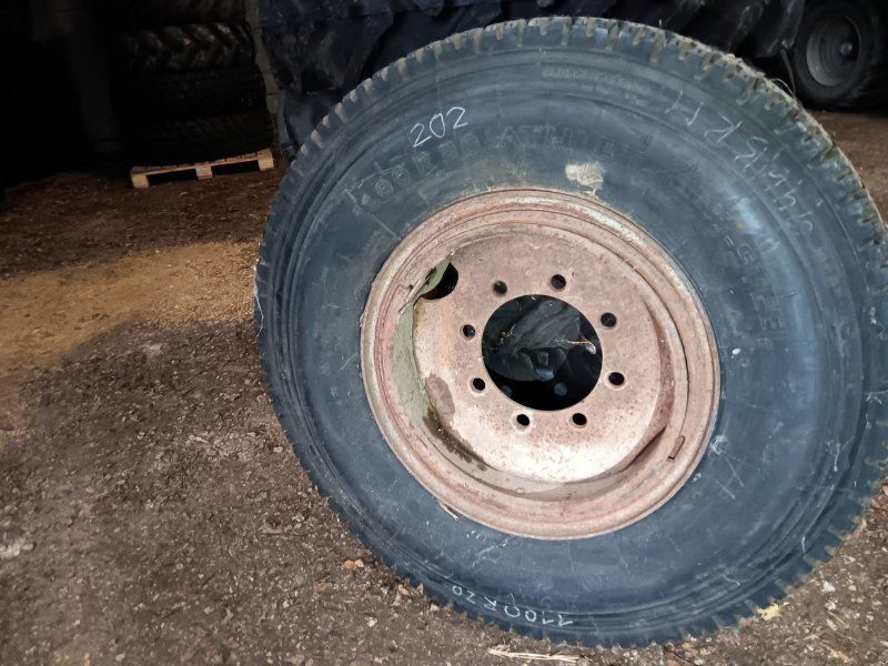 1 Stück Reifen mit Felge: 11.00R20