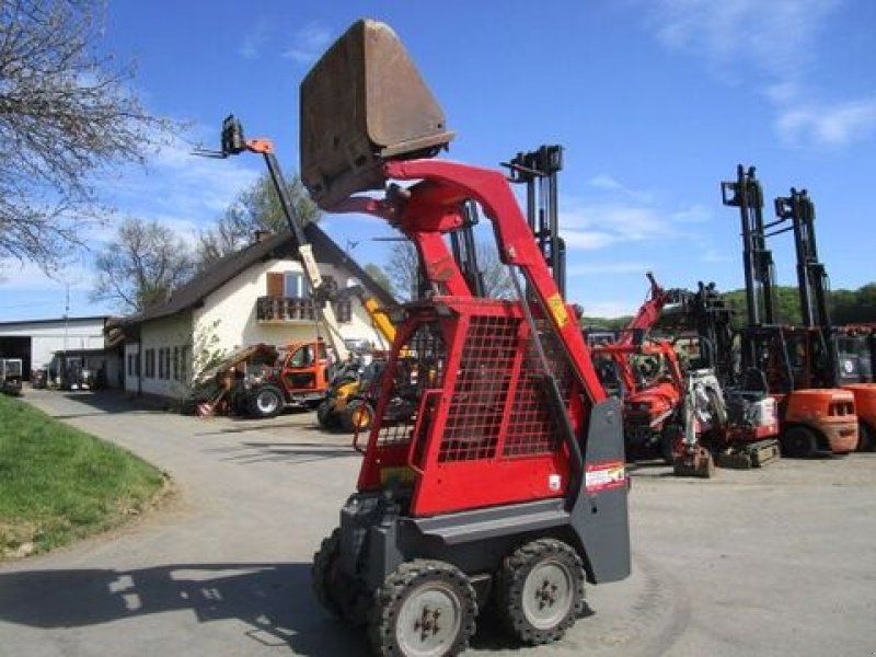 Bobcat S 70 Kompaktlader mit Schaufel