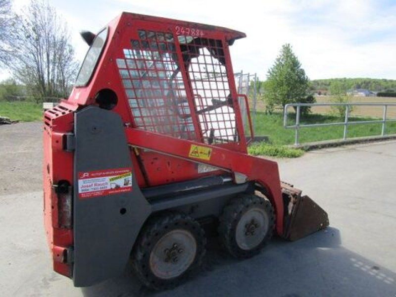 Bobcat S 70 Kompaktlader mit Schaufel