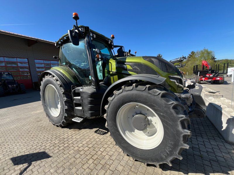 Valtra T 175 A mit FK und Rüfa