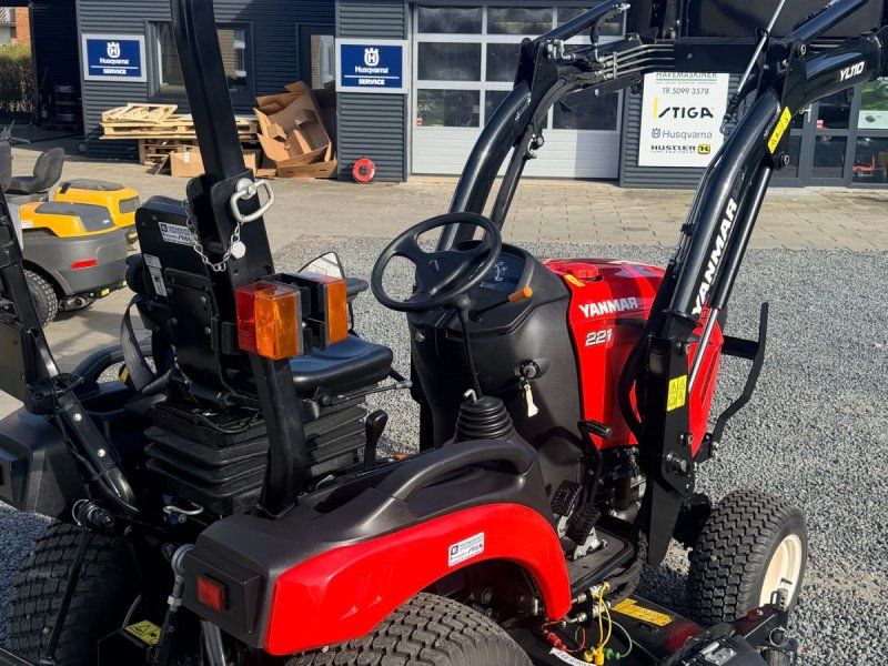 Yanmar SA 221 med klippebord og frontlæsser