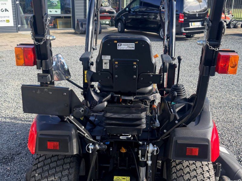 Yanmar SA 221 med klippebord og frontlæsser