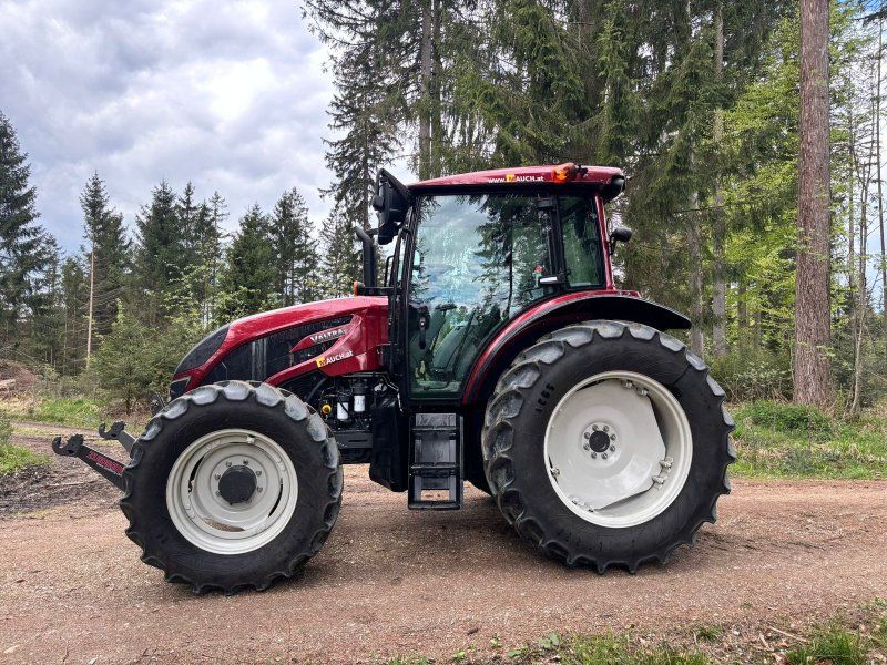 Valtra A 114