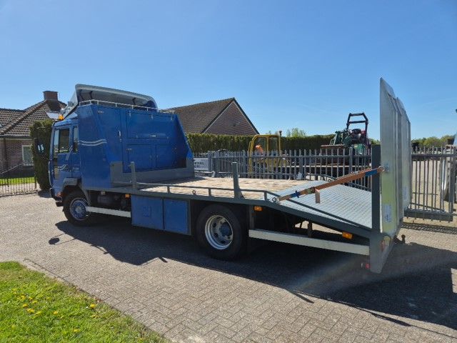 Volvo FL 6 oprijwagen met zeer weinig kilometers. Zeer net.