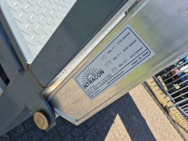 Volvo FL 6 oprijwagen met zeer weinig kilometers. Zeer net.