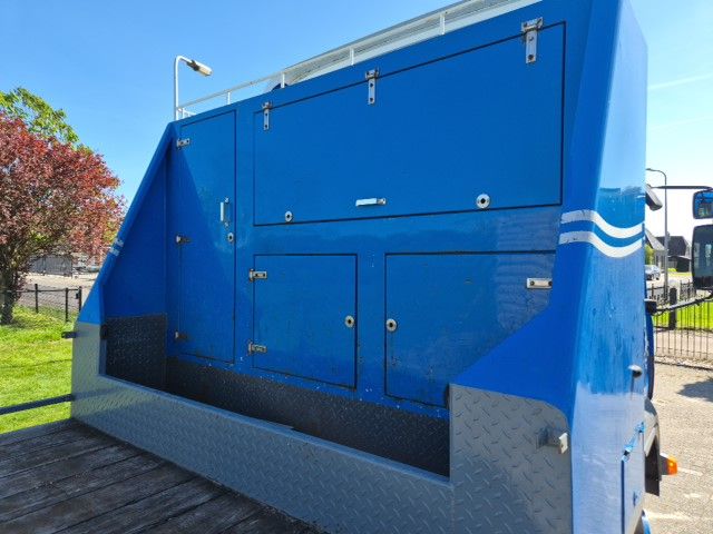 Volvo FL 6 oprijwagen met zeer weinig kilometers. Zeer net.