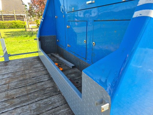 Volvo FL 6 oprijwagen met zeer weinig kilometers. Zeer net.