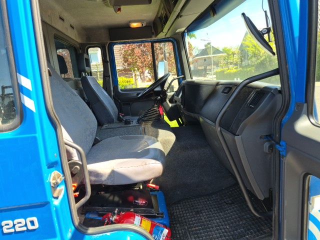 Volvo FL 6 oprijwagen met zeer weinig kilometers. Zeer net.