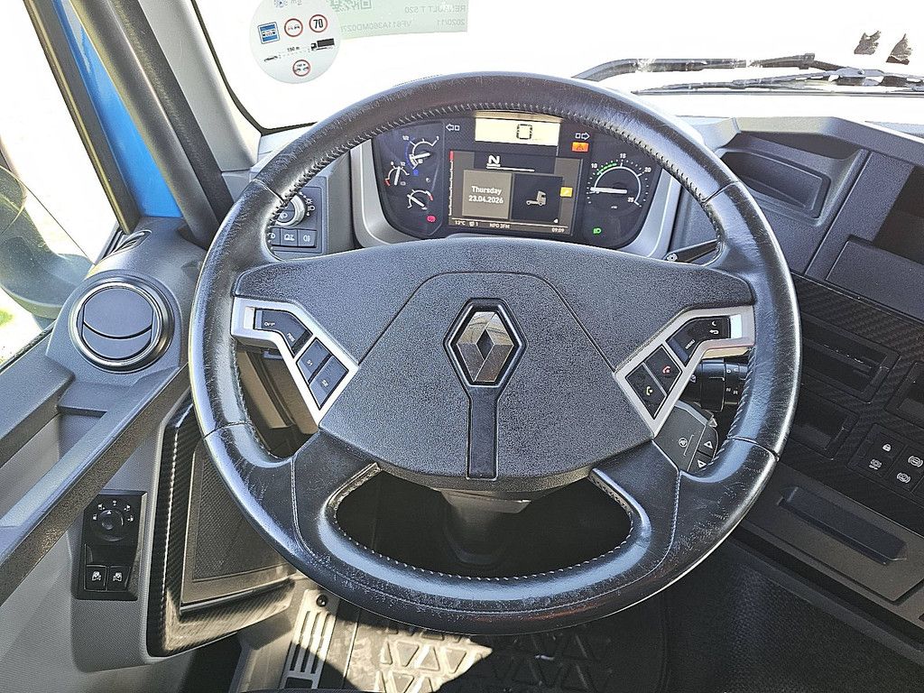 RENAULT T 520