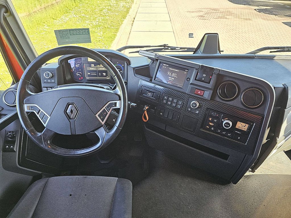 RENAULT T 520
