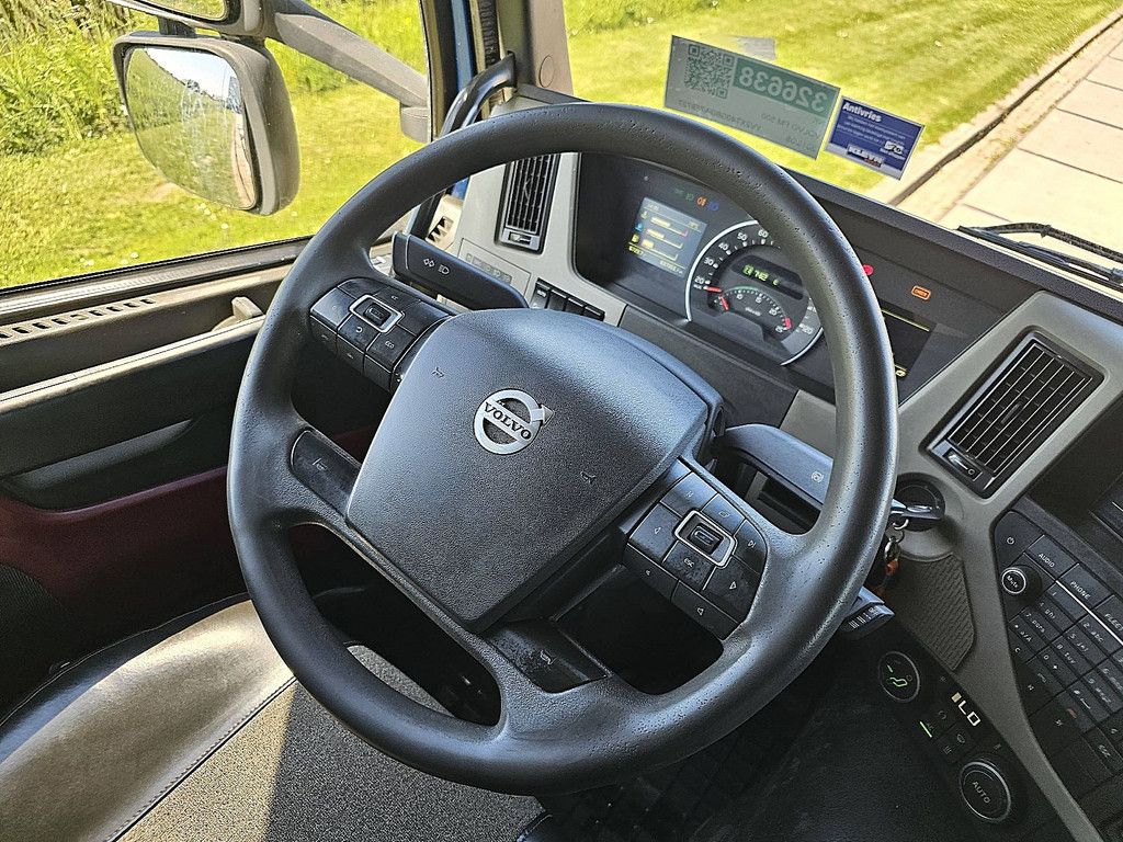 VOLVO FM 500 8x4 triple hooklift