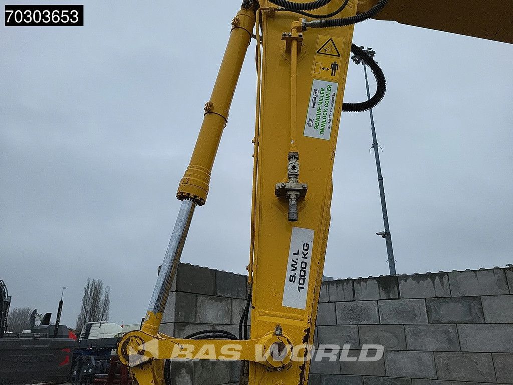 Komatsu PC210 LC-11E0