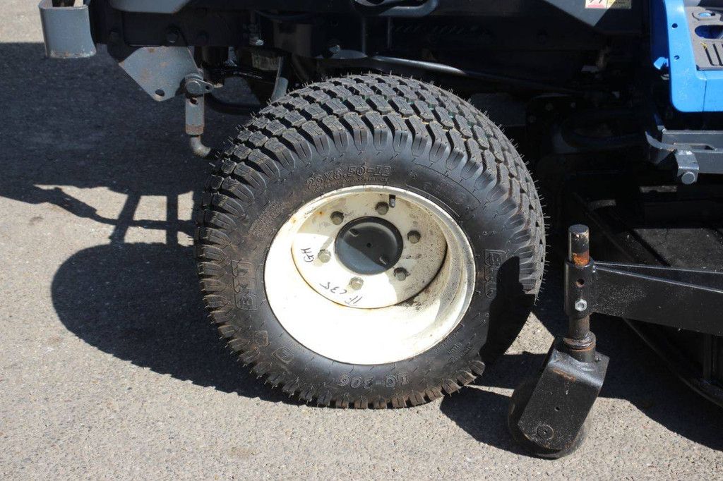 Minitractor Iseki 325 HST Diesel 24PK met Middenmaaidek