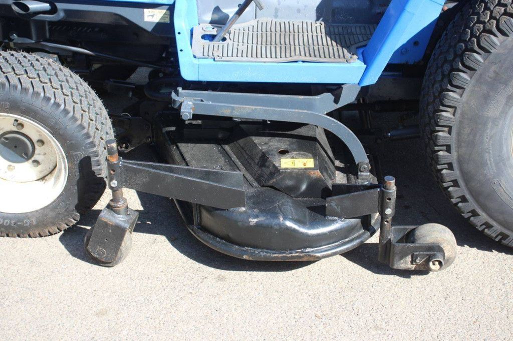 Minitractor Iseki 325 HST Diesel 24PK met Middenmaaidek