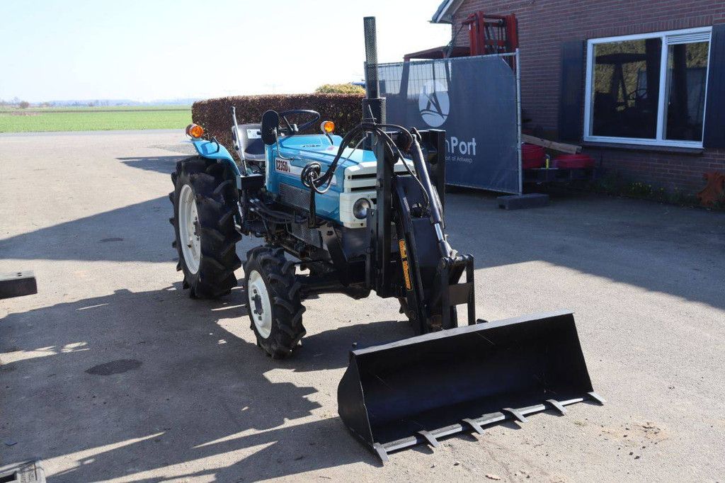 Minitractor Mitsubishi D2350FD Diesel met Voorlader 23pk