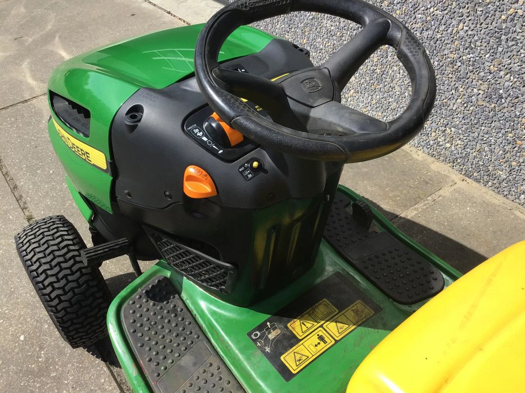 John Deere X140