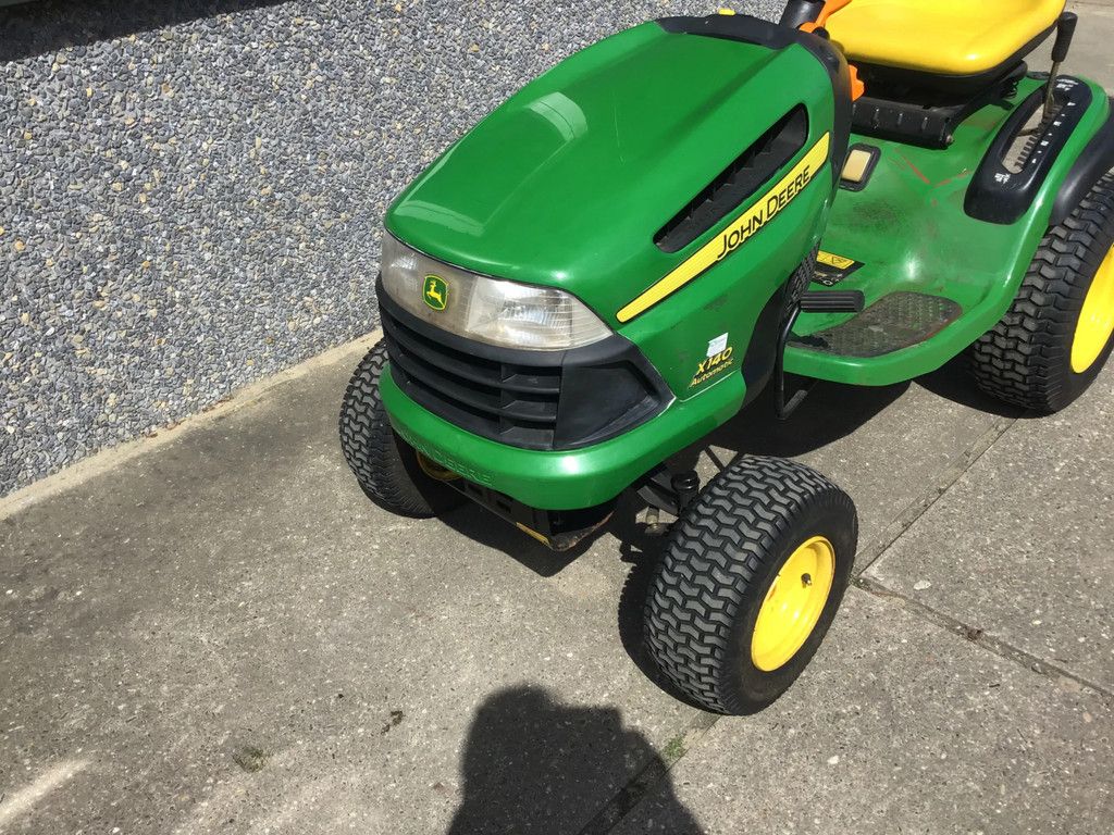 John Deere X140