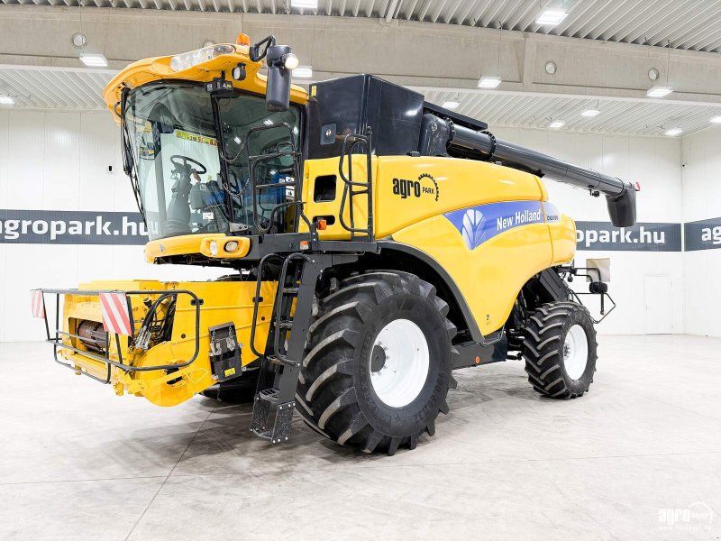New Holland CR9090 4WD rotor, 10,7 m Varifeed header with trolley, 90060R32