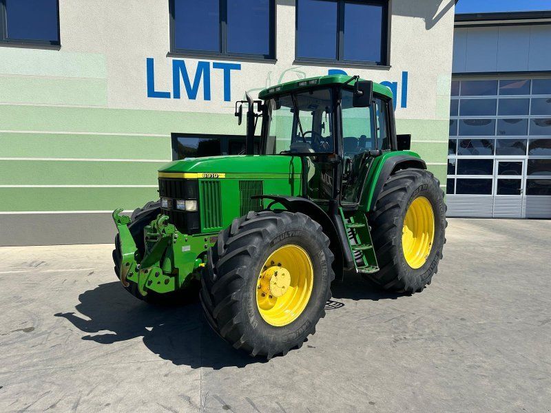 John Deere 6910