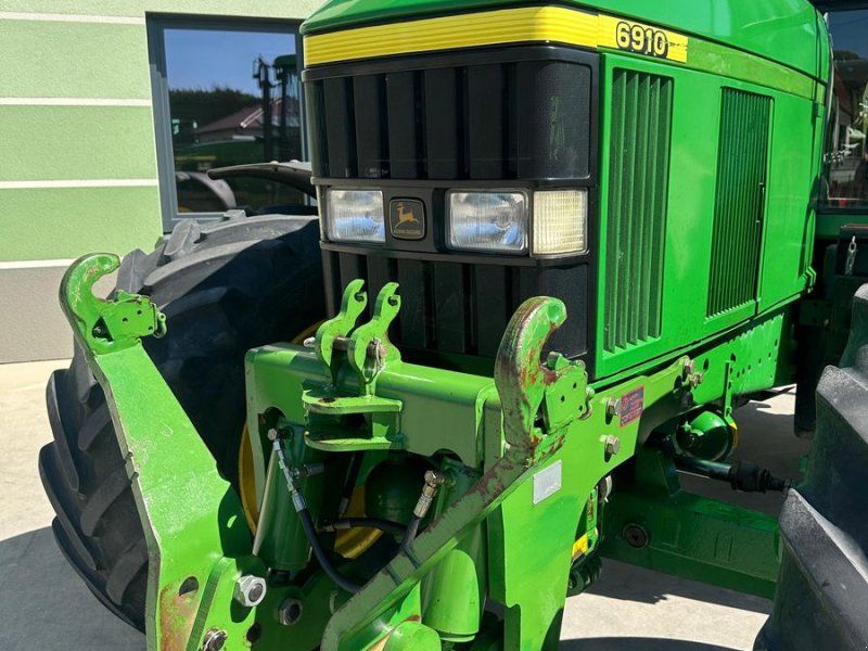 John Deere 6910