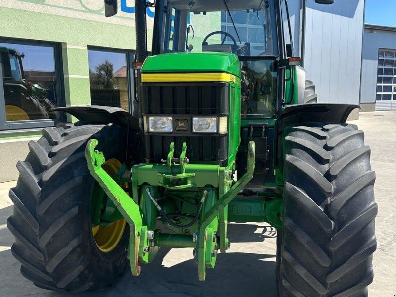 John Deere 6910