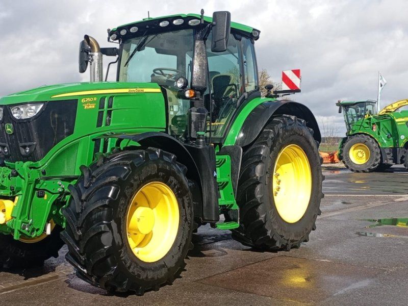 John Deere 6250R
