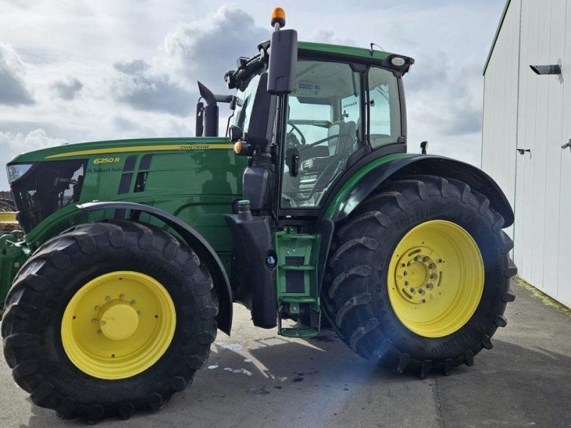 John Deere 6250R