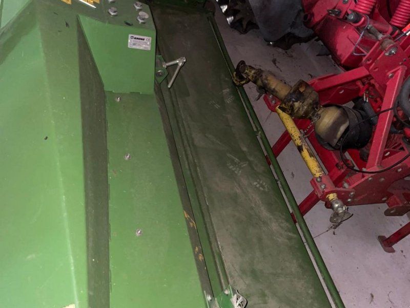 Krone EasyCut F 320CV Float mit V-Zinkenaufbereiter
