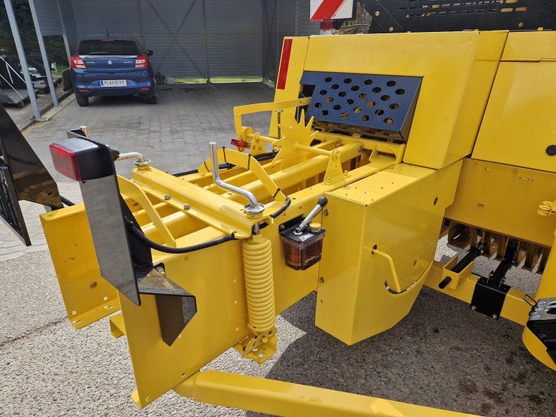 New Holland KLEINBALLEN PRESSE