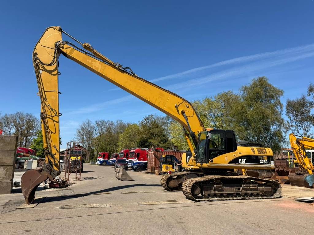 CAT 325 D