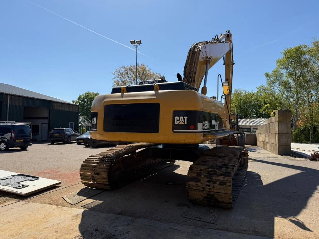CAT 325 D