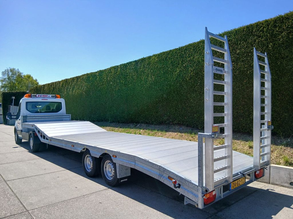 Ford Transit + semi-dieplader 9,0 m.